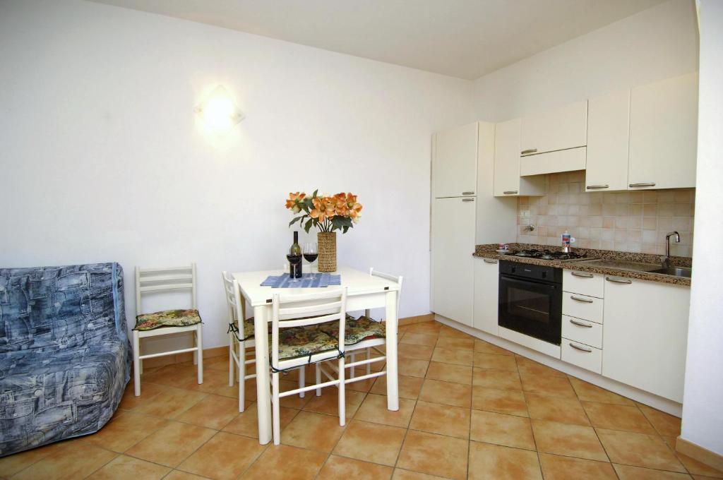 Iss Travel, Citai Panoramic Apartments - 1,5 Km From The Beach San Teodoro  Rum bild